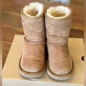 UGG Classic II Boots in Chesnut